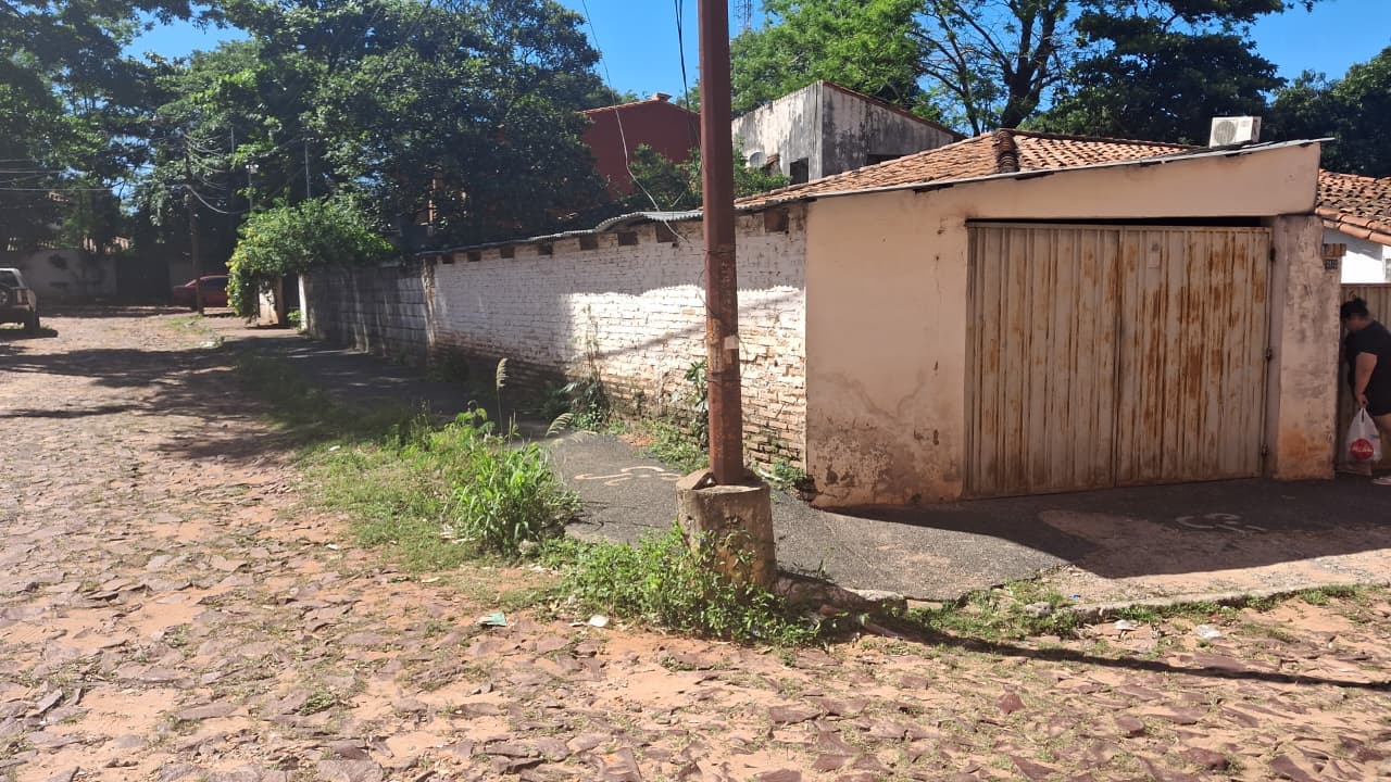 Vendo Terreno con casa a demoler en Fernando de la Mora zona sur