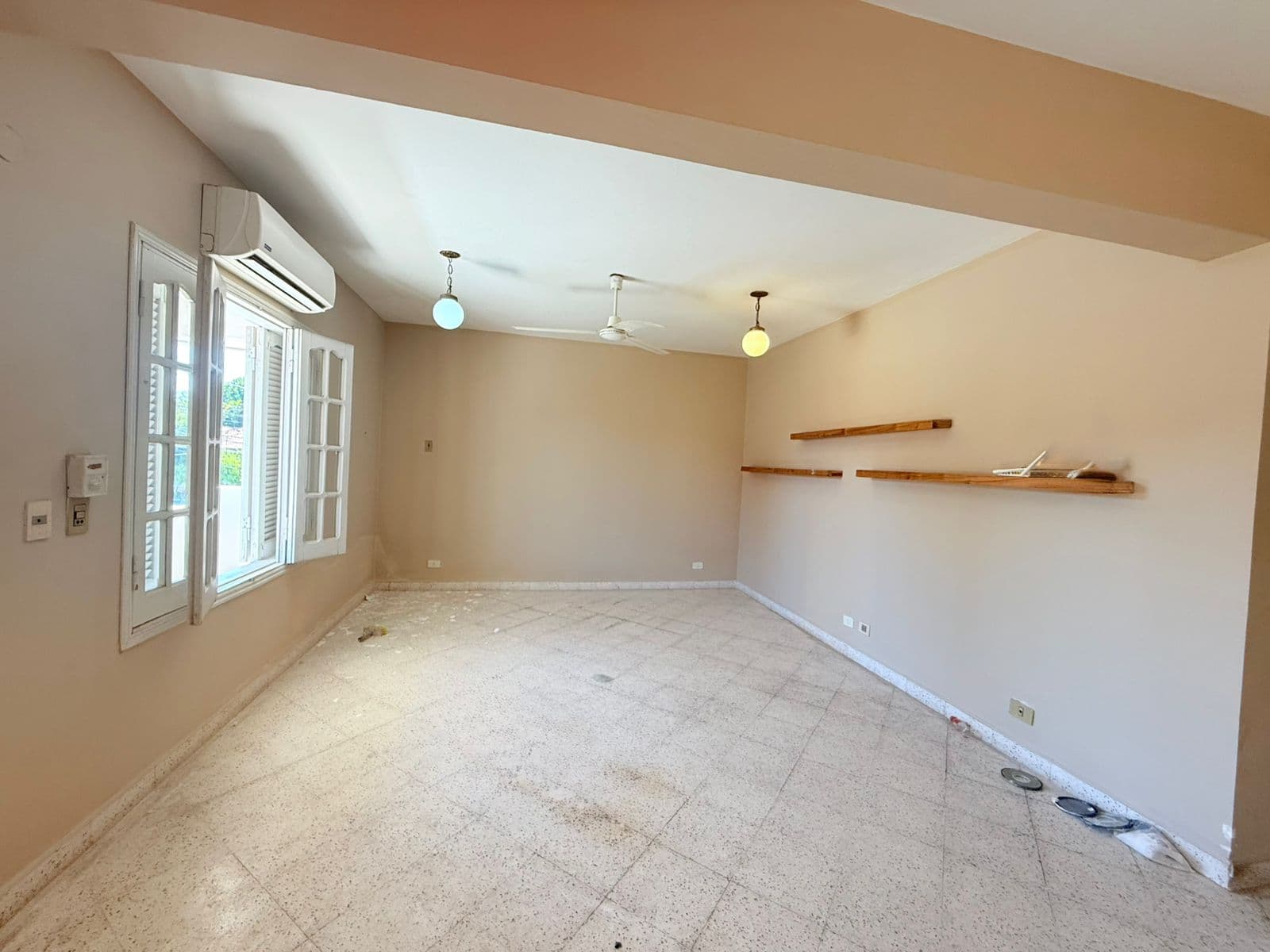 Amplio departamento de 120 M2 aprox en Barrio Mburicao, foto 3