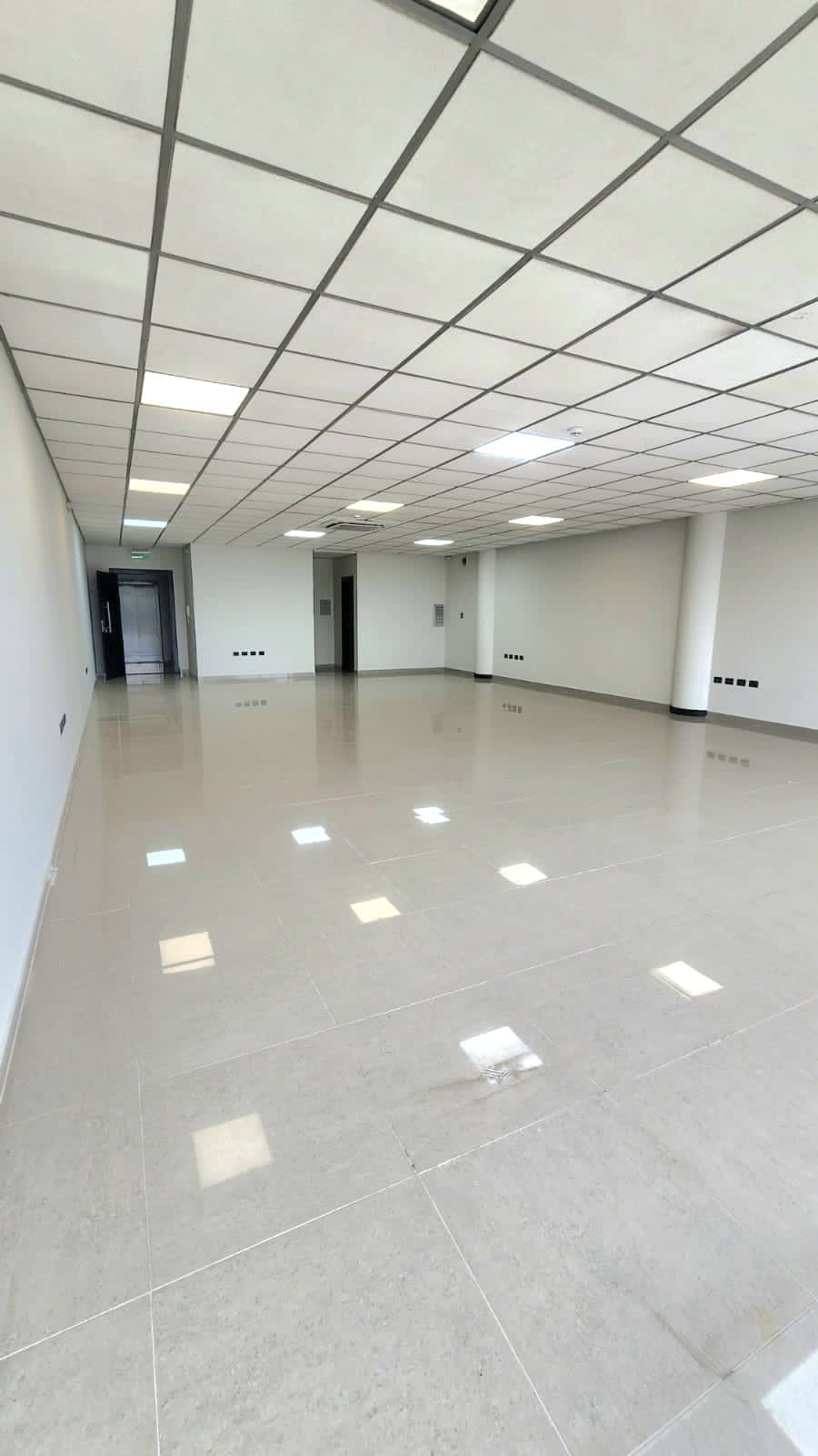 Oficina en edificio corporativo skycentervo — foto 1
