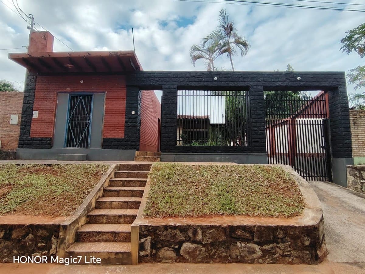Vendo casa 5 dorm en capiata a pasos de ruta 2 campo verde