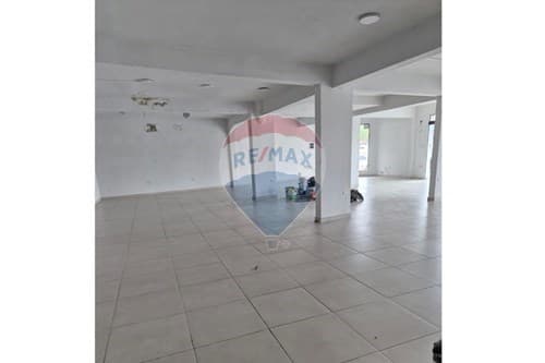 Local comercial alquiler loma pyta