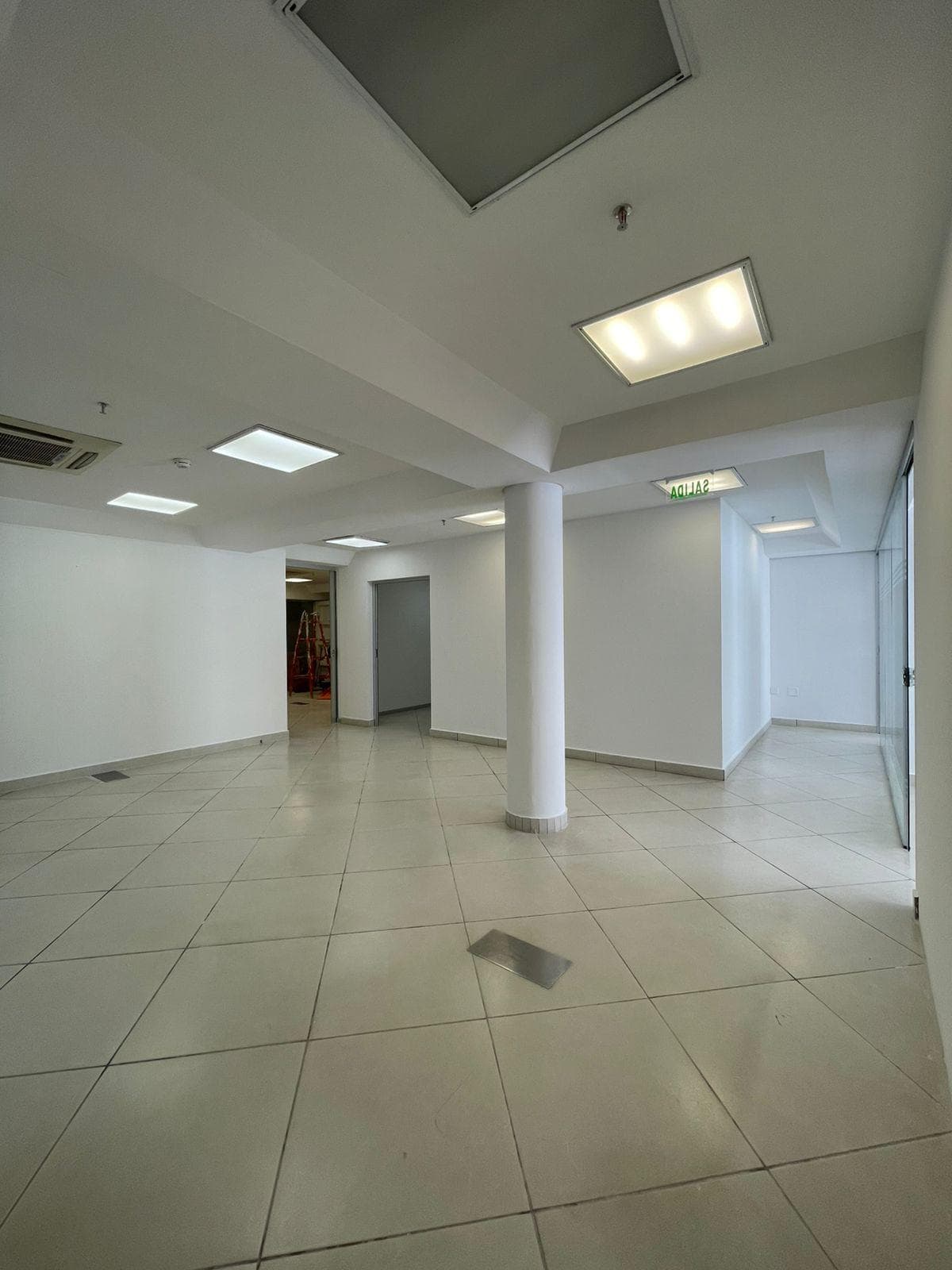 Villamorra En Alquiler Oficina De 150 M2 A Pasos De Varios Centros Comerciales, foto 3