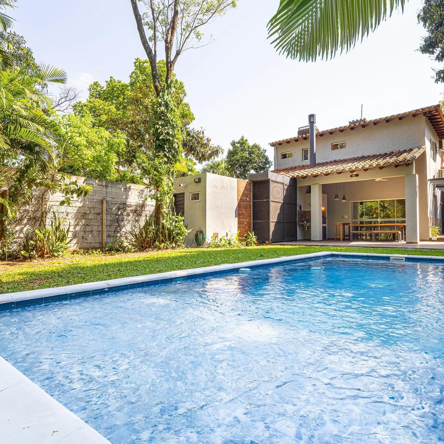 Casa Moderna en Venta Luque, Zona Conmebol!