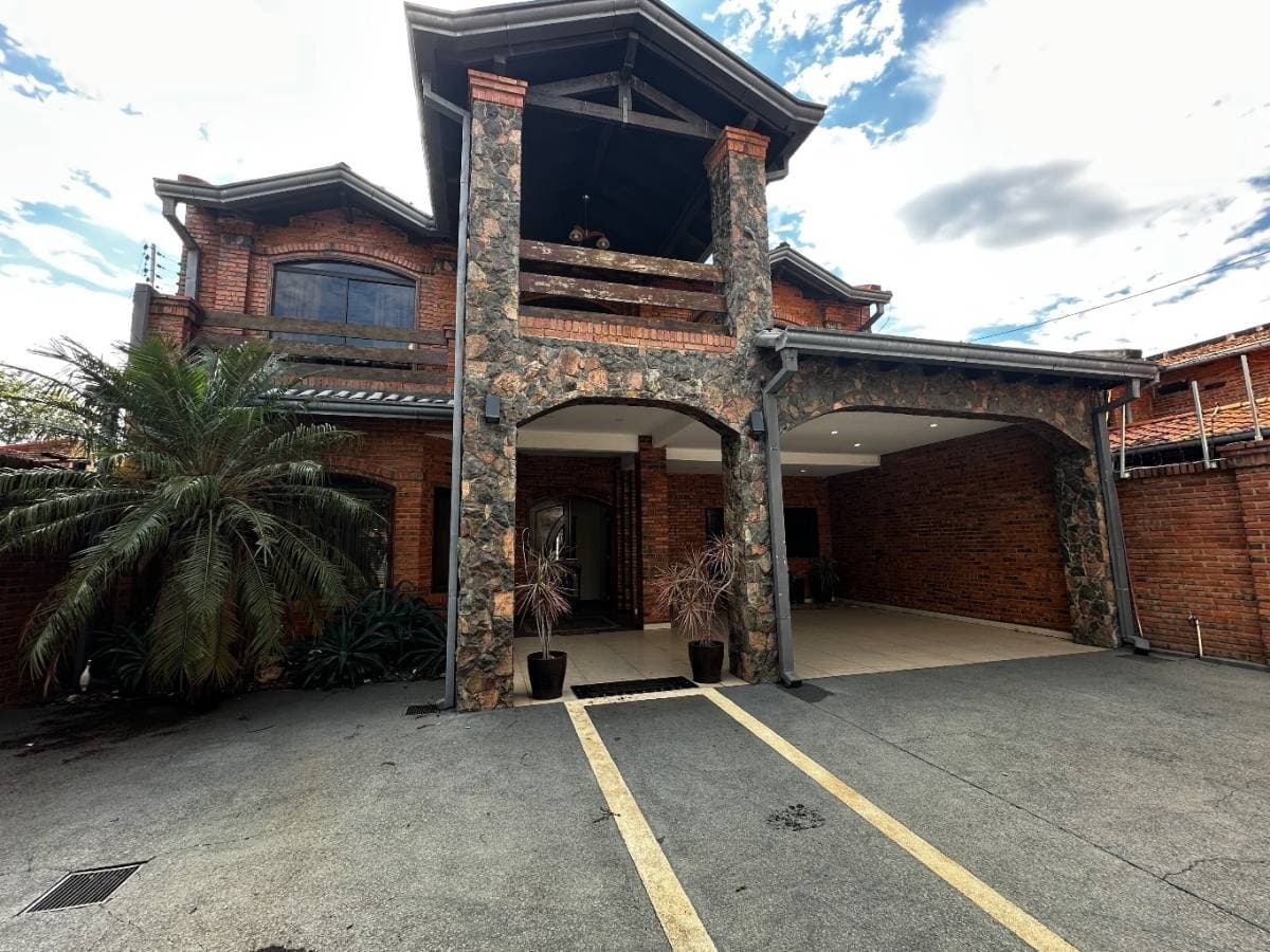 Casa Residencial En Venta Amplia, Amoblada En Los Laureles, foto 1