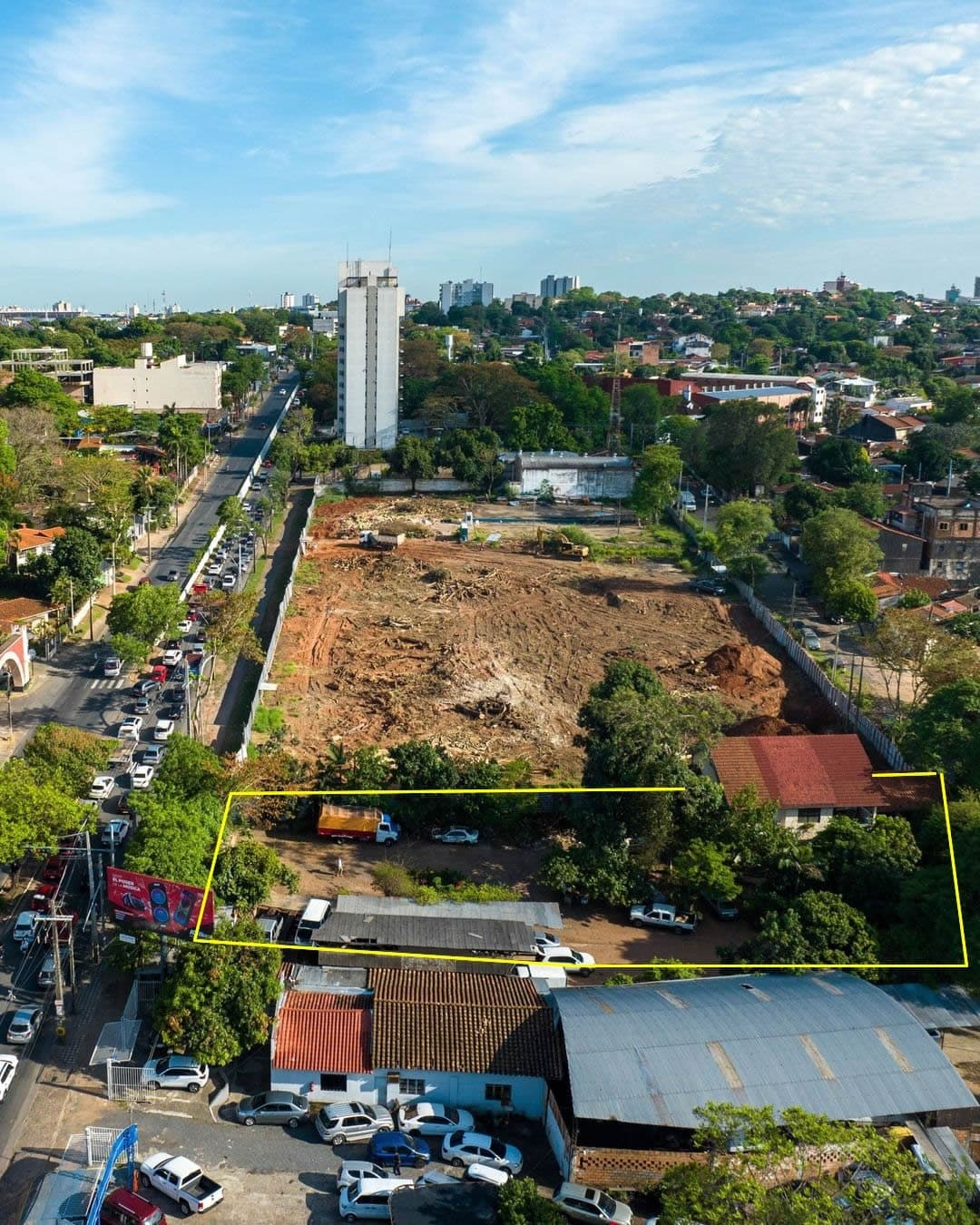 En venta, residencia en amplio terreno sobre la av. José félix bogado, foto 3