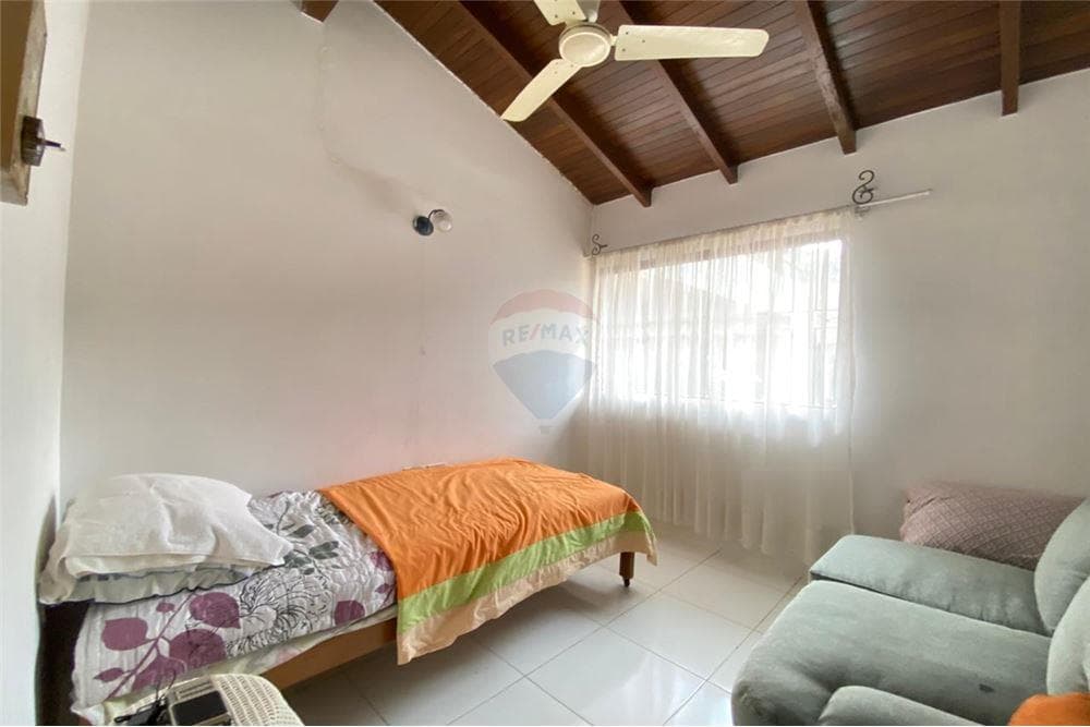 Casa Amplia en Venta en Barrio Kennedy, foto 2