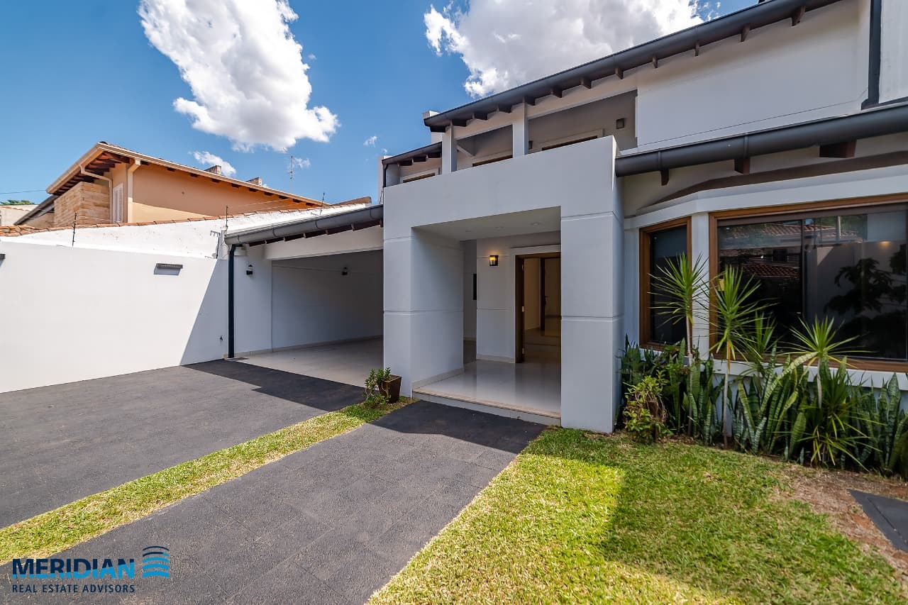 Hermosa casa de 4 dormitorios en ykua sati — foto 2