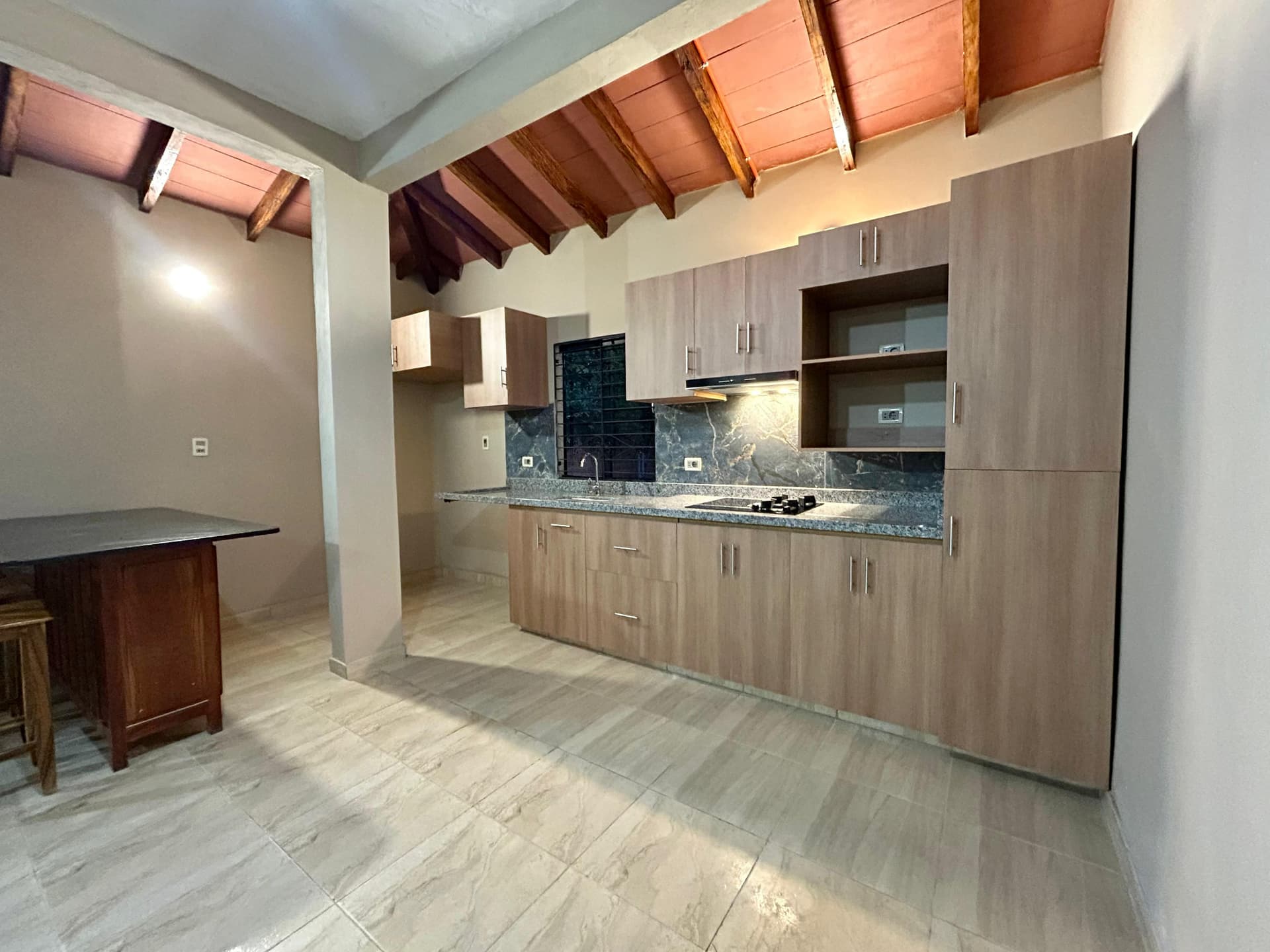 - Departamento 2 dorm. y 2 cocheras - Luque, B° Laurelty, foto 3
