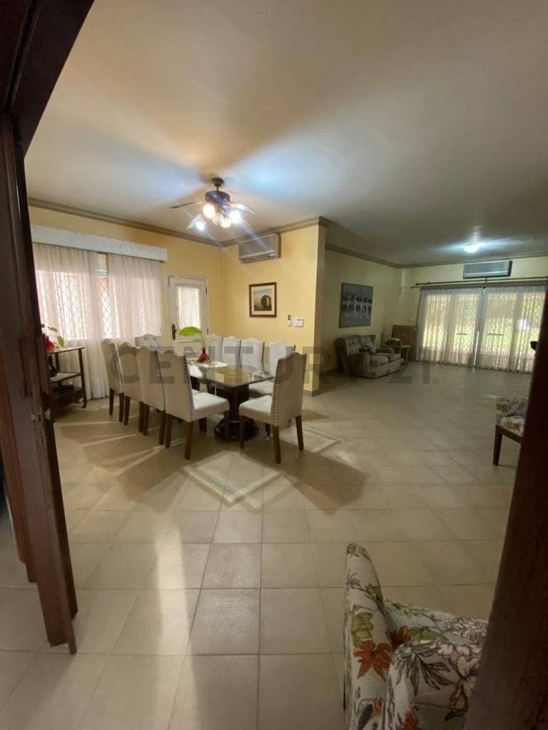 En venta una majestuosa residencia en el barrio Mcal López — foto 2
