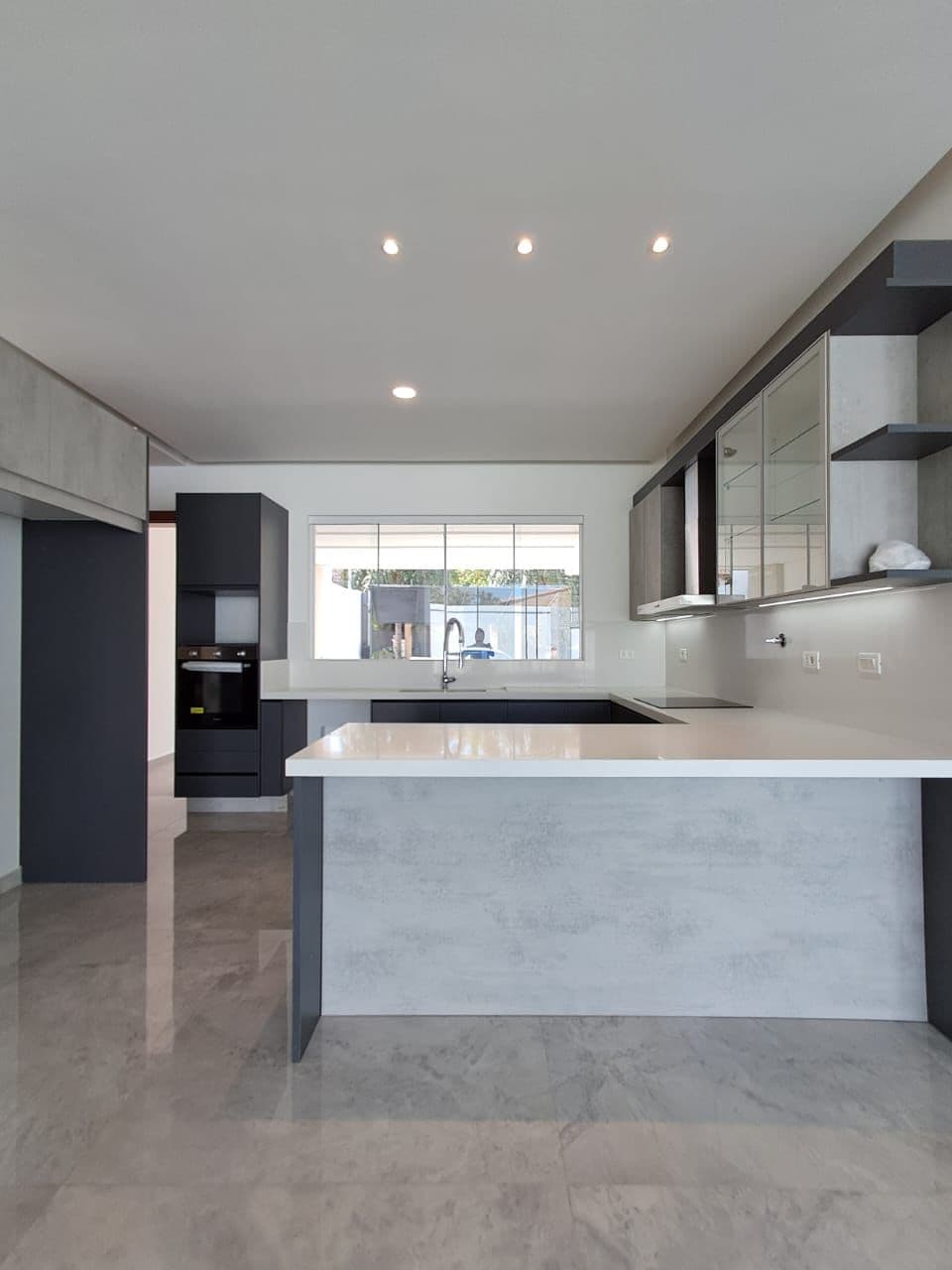 Vendo Lujosa Casa Minimalista De 5 Suites A Estrenar En Mburucuya