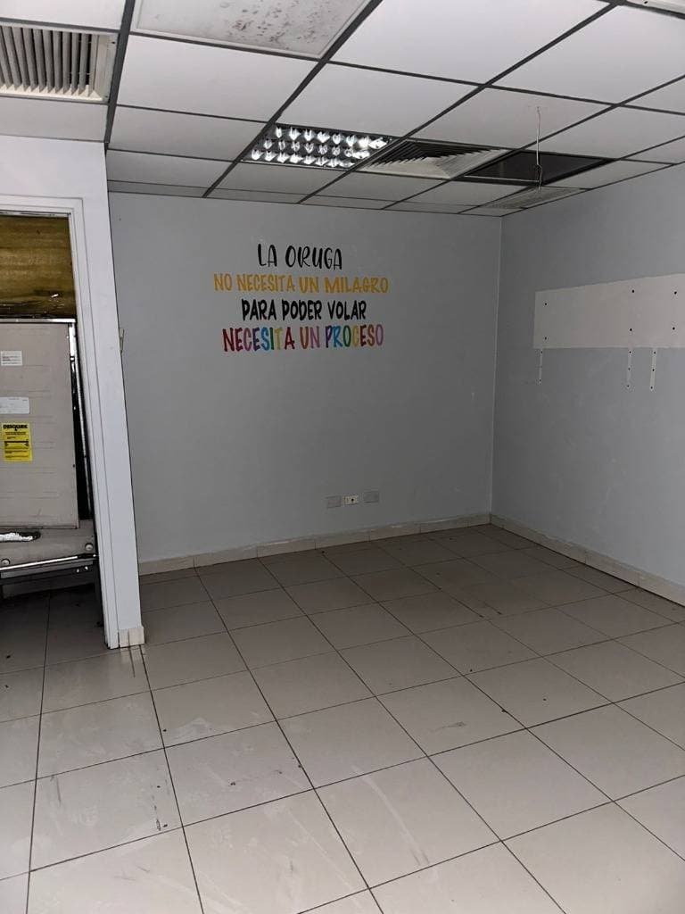 Local comercial con oficinas en Fernando de la Mora zona sur, foto 4