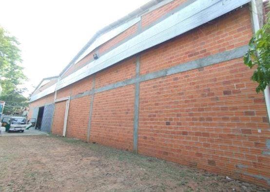 En venta - amplio depósito en esquina, foto 2