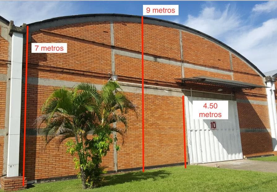 Alquilo amplio deposito de 1.000 m2 zona costanera de asuncion