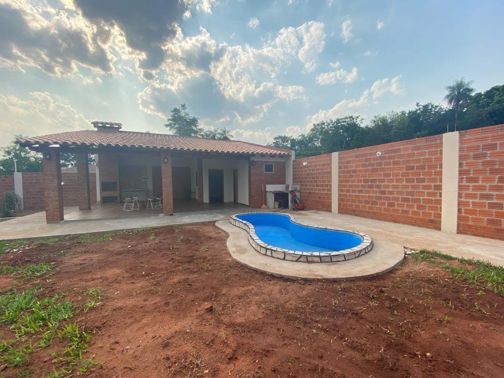 Coqueto chalet con pequeña piscina