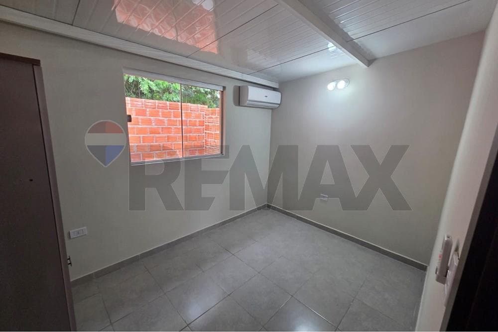 Chalet - Alquiler - Luque, Central, Paraguay — foto 5
