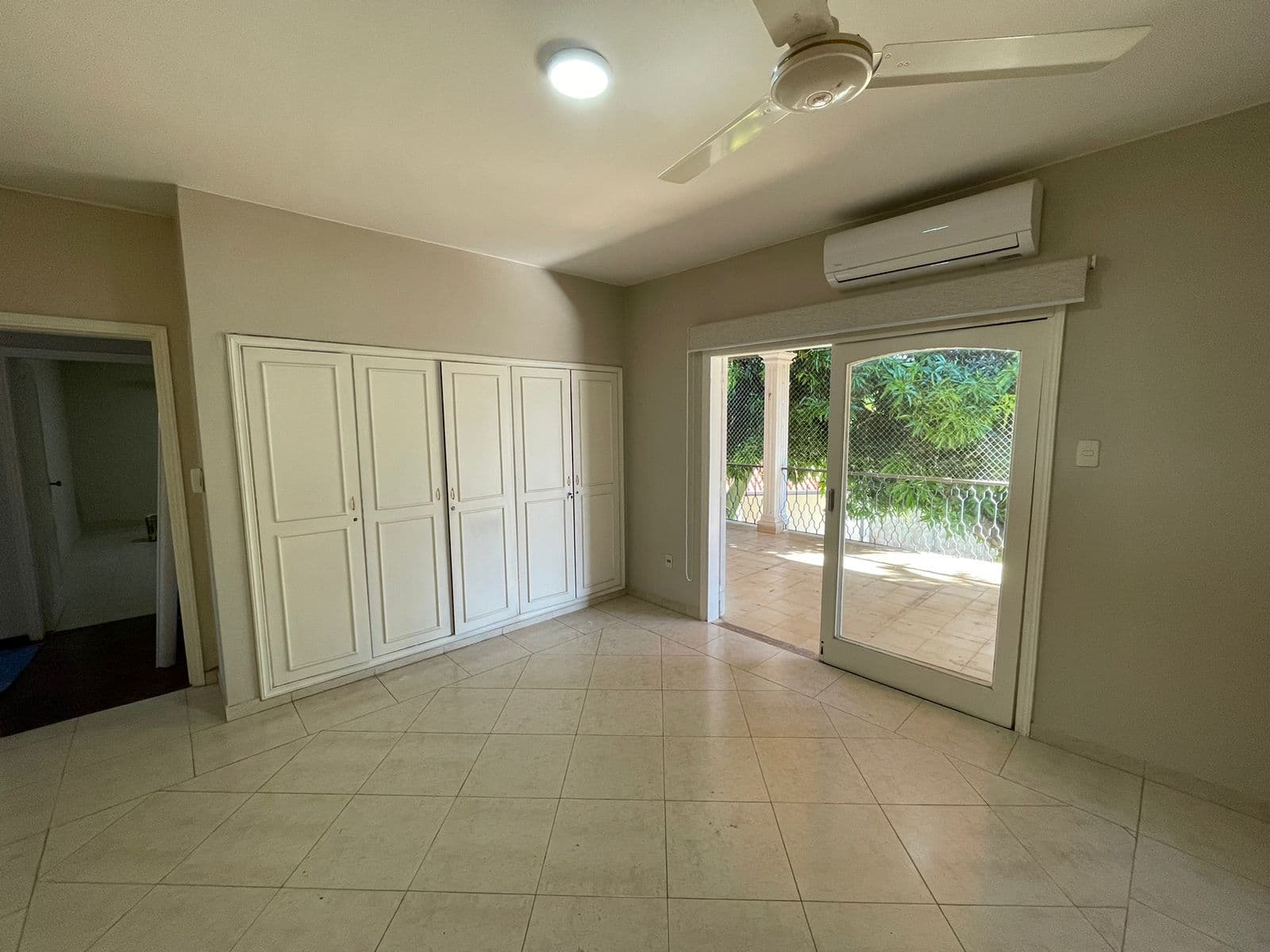 Y venta de casa de 4 dorm, en manora 2500 us — foto principal