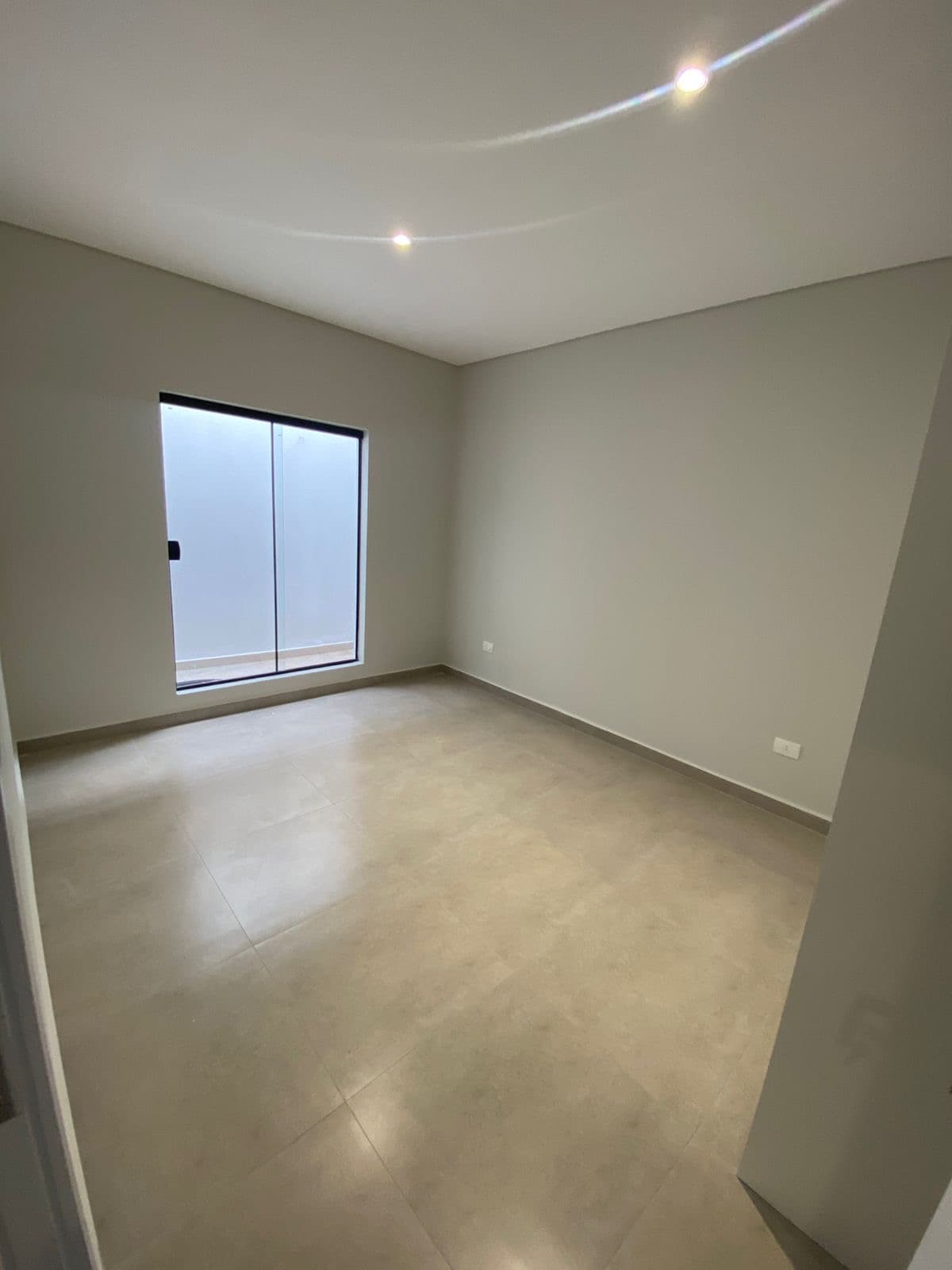 *Alquilo Duplex a estrenar* Ubicado en el barrio Ykua Sati colegio Goethe, foto 5