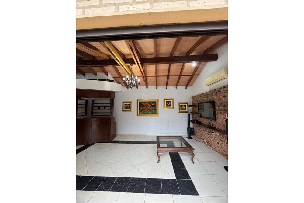 Residencia - Alquiler - Fernando de la Mora, Paraguay