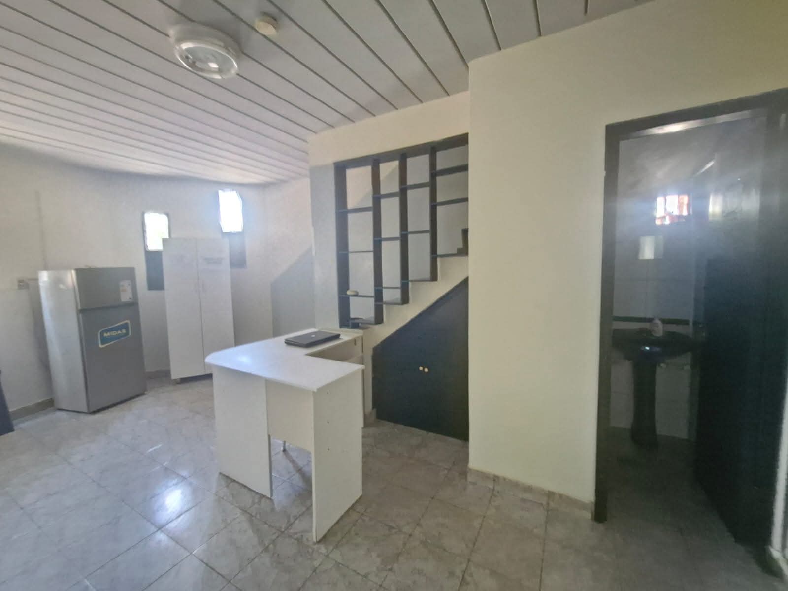 Depósito industrial en loma pytã – zona shopping el portal, foto 5