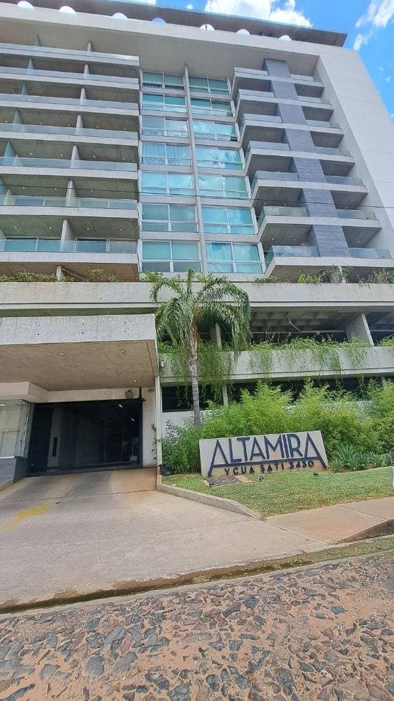 En venta dpto de 3 dorm en altamira Ycuá Satí