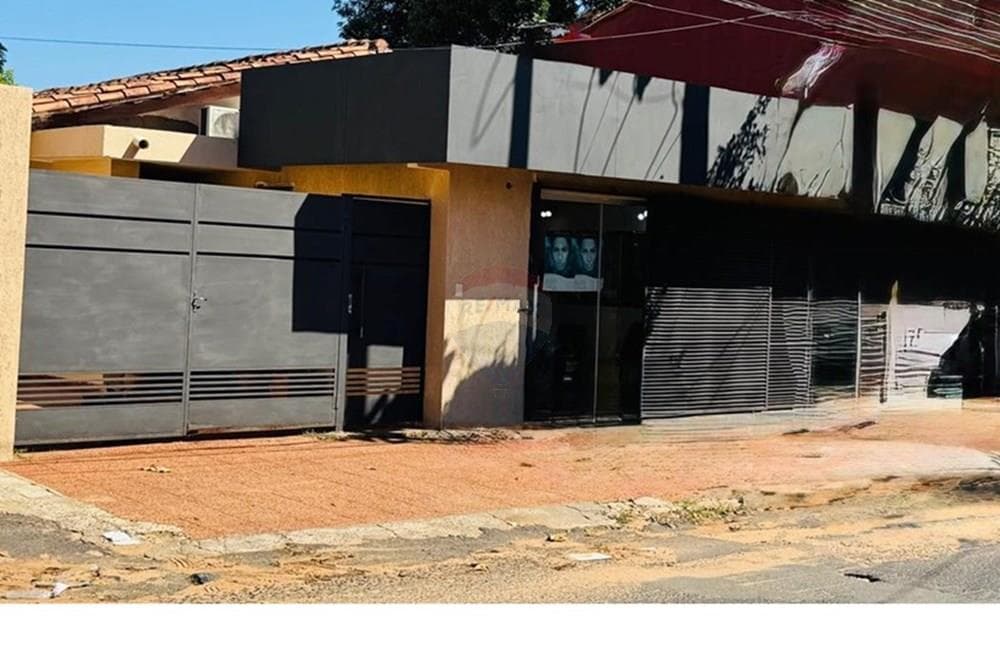 Hermosa casa con salones comerciales, foto 1