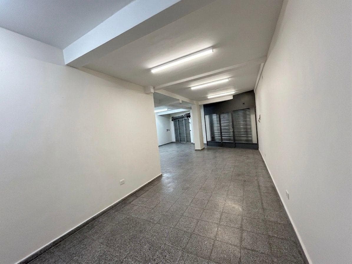 Local Comercial sobre Av. Fdo. de la Mora — foto 5