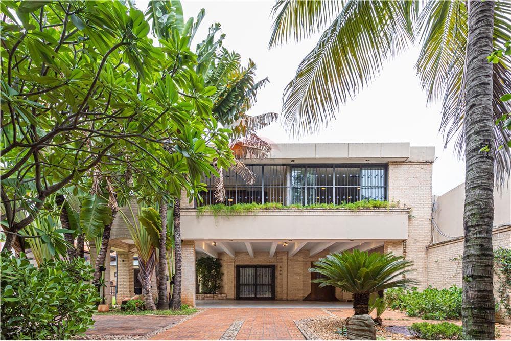 Residencia exclusiva - bo. Mcal lopez - venta