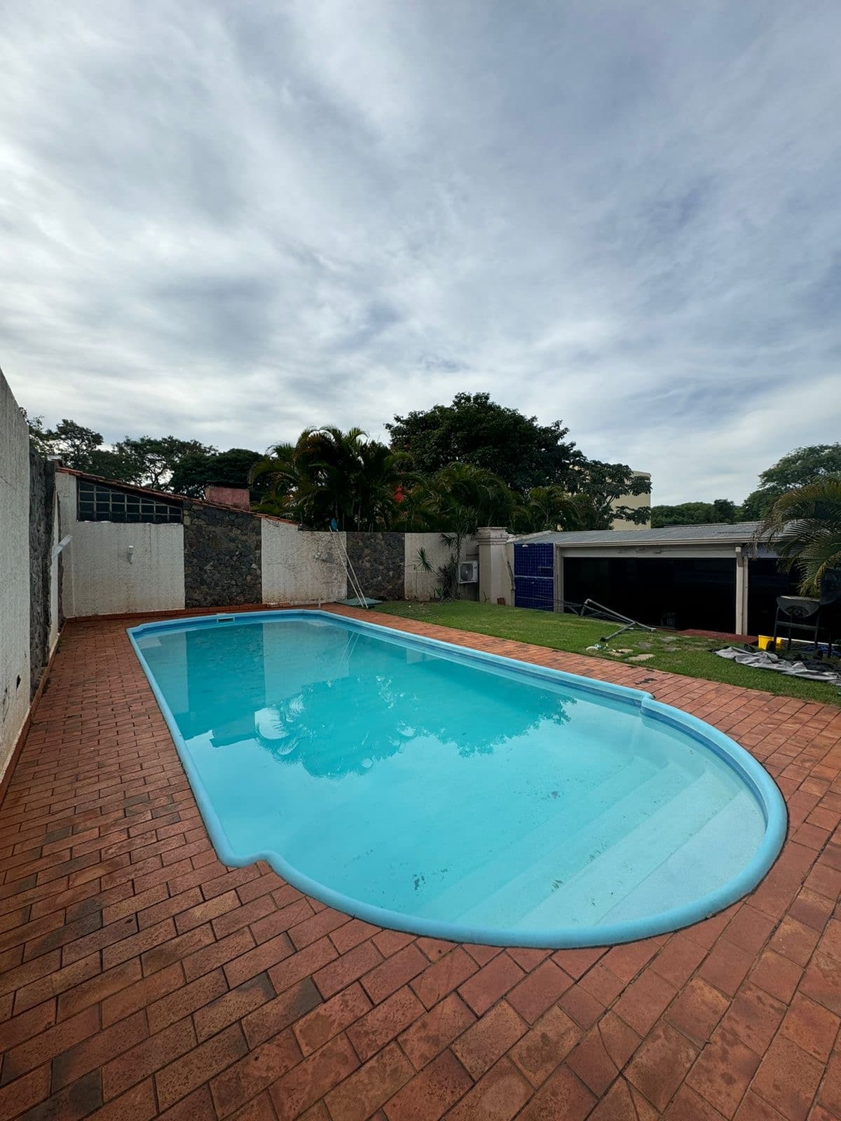 Alquilo hermosa residencia en Ciudad del Este área 1