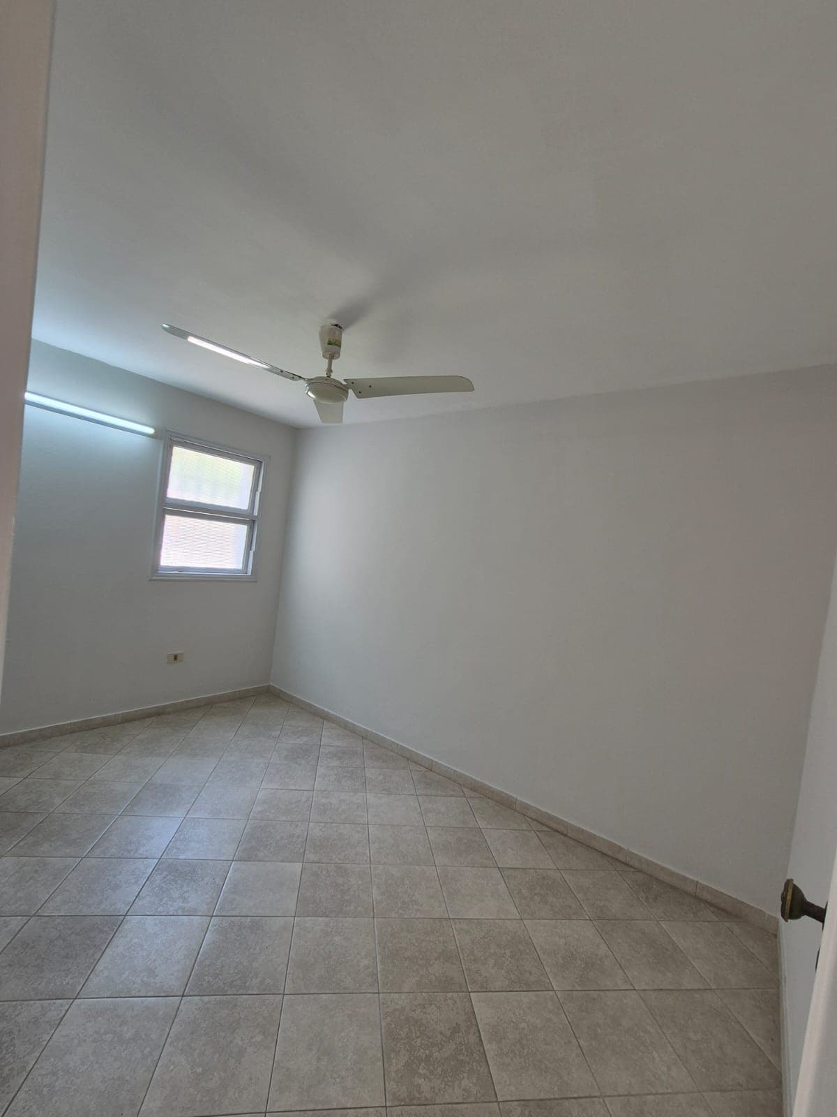 En alquiler | amplia casa en Villa Morra | sin muebles, foto 3