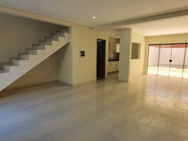 Dúplex en pozo en Mariano Roque Alonso – 3 dorm, quincho y patio (4827), foto 3
