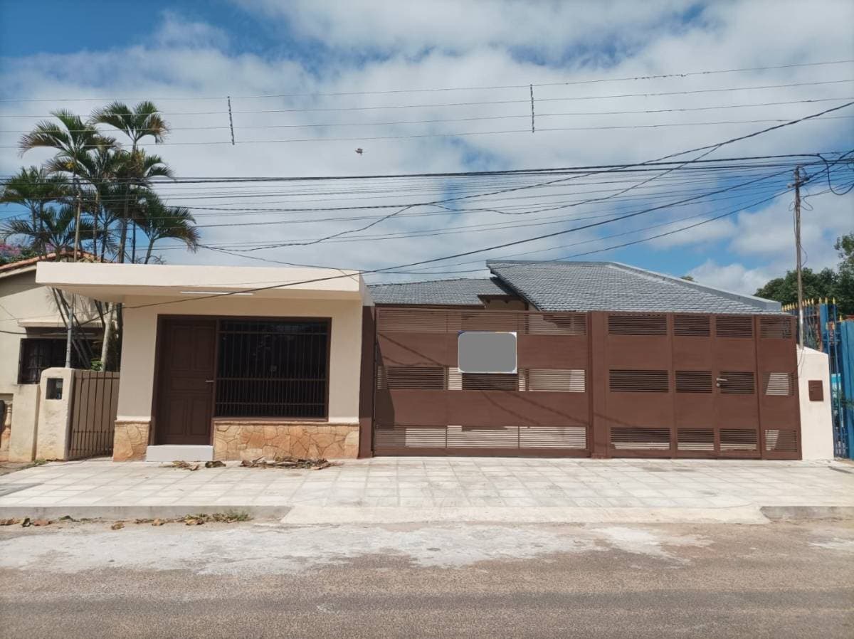 Casa en alquiler Centro de Luque con oficina independiente