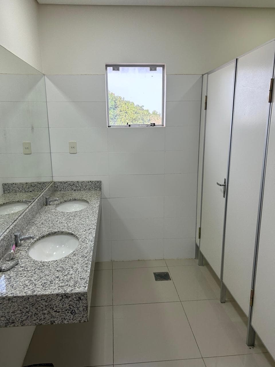En alquiler moderno edificio corporativo en barrio ycua sati, foto 3