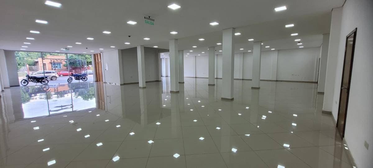Gran local comercial en el centro de Luque, foto 3