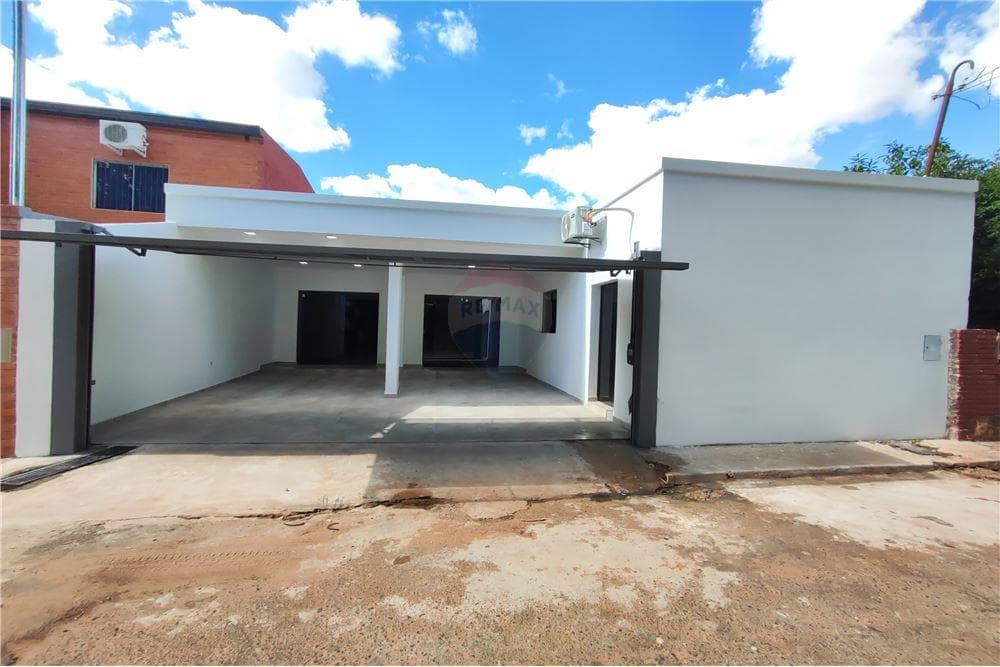 En venta amplia casa con 3 habitaciones en suite, foto 1