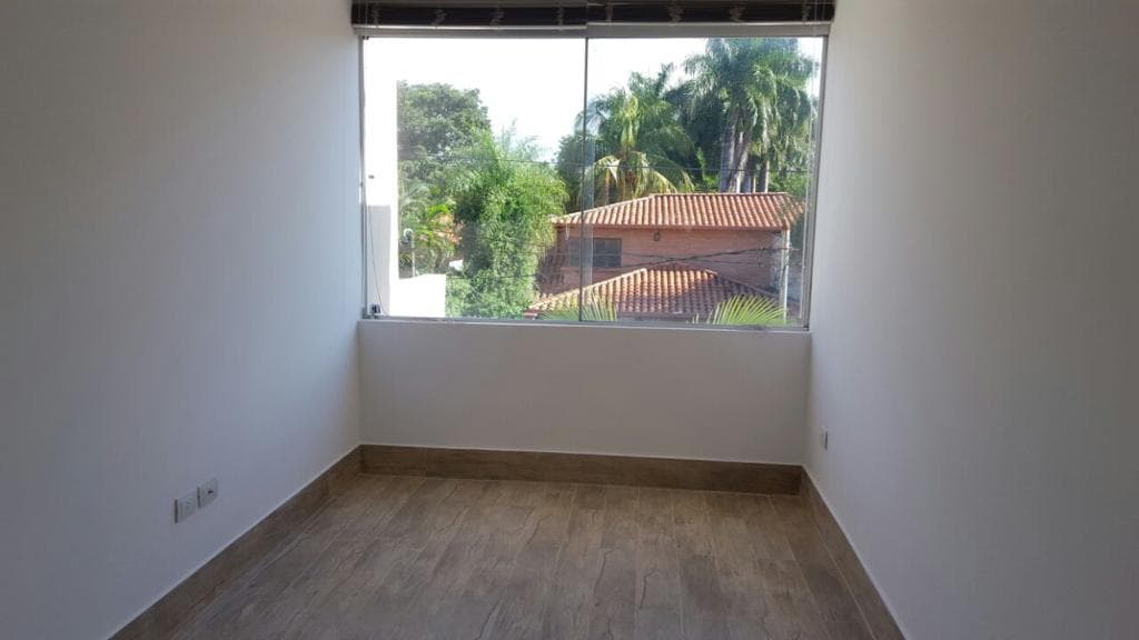 Alquiló casa pareada Moderna Zona Mburucuya, foto 5