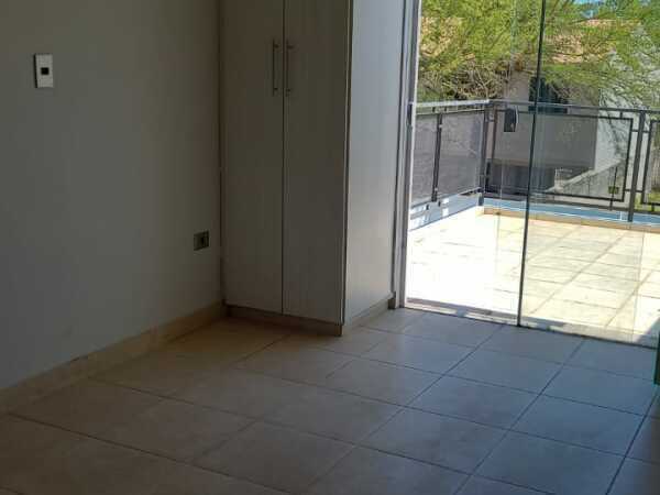 Hermoso duplex en lambare zona yacht, foto 5