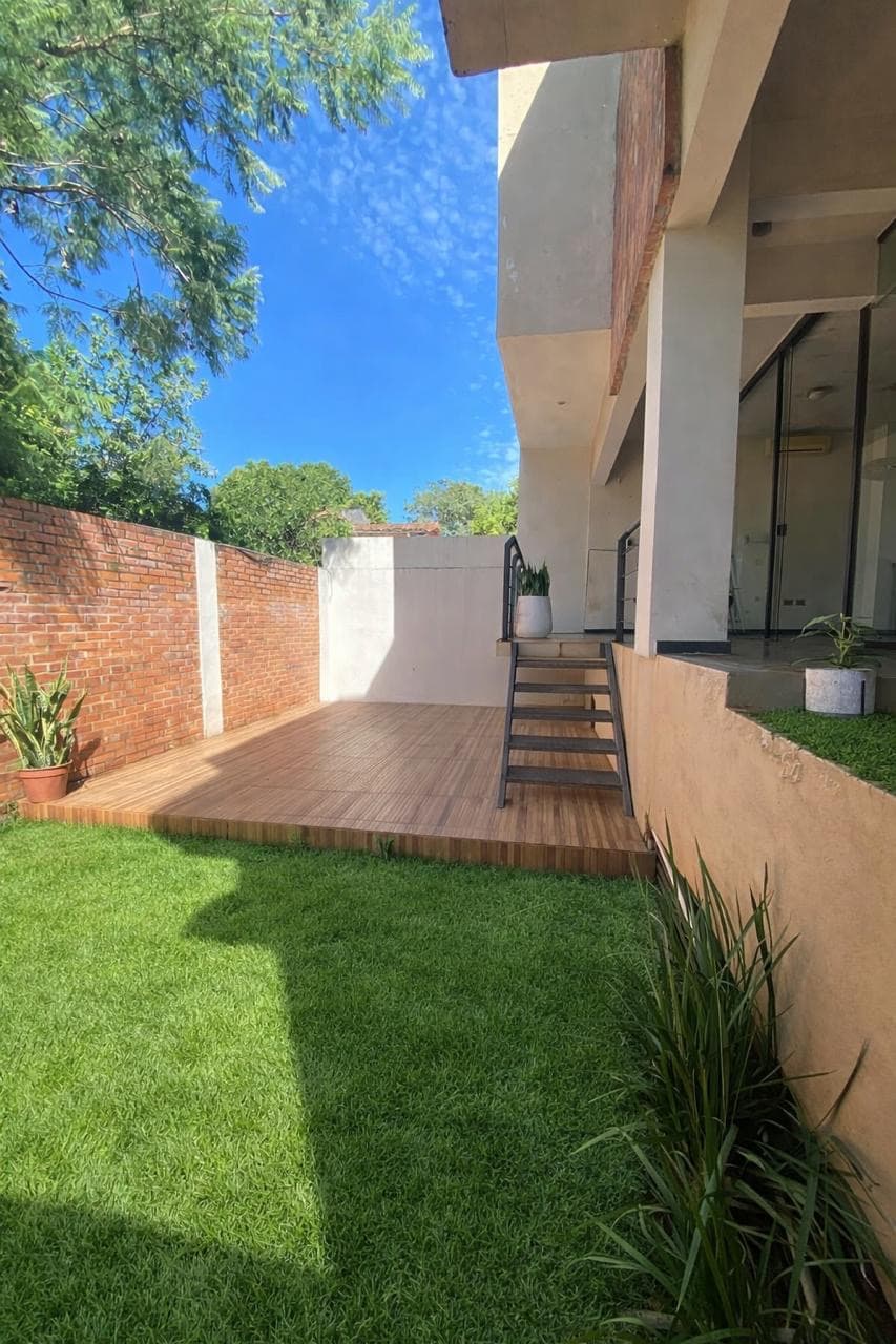 En alquiler coqueto dúplex de 3 habitaciones en barrio los laureles