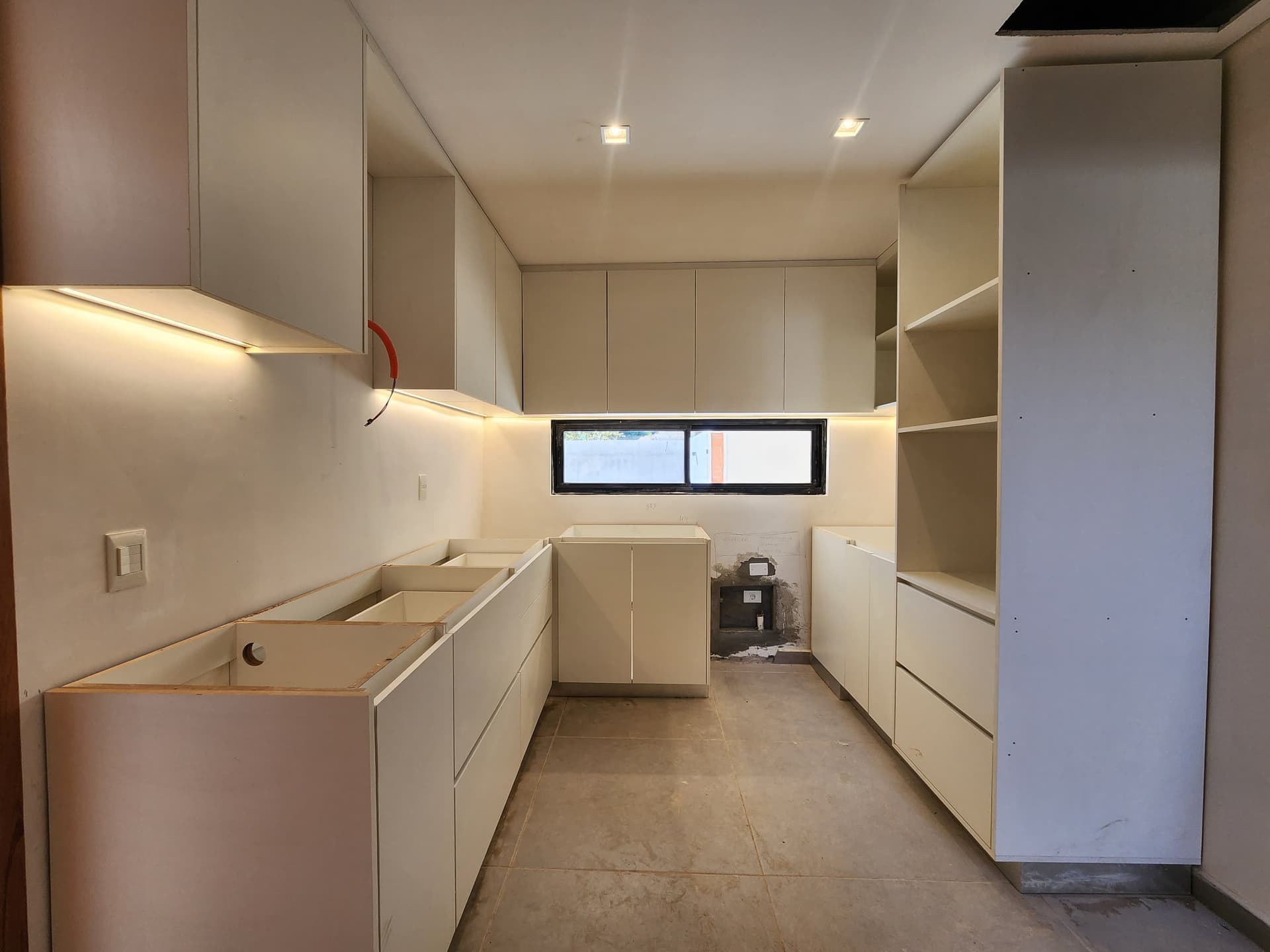 En alquiler - casa pareada de 3 suites barrio mburucuya, foto 5