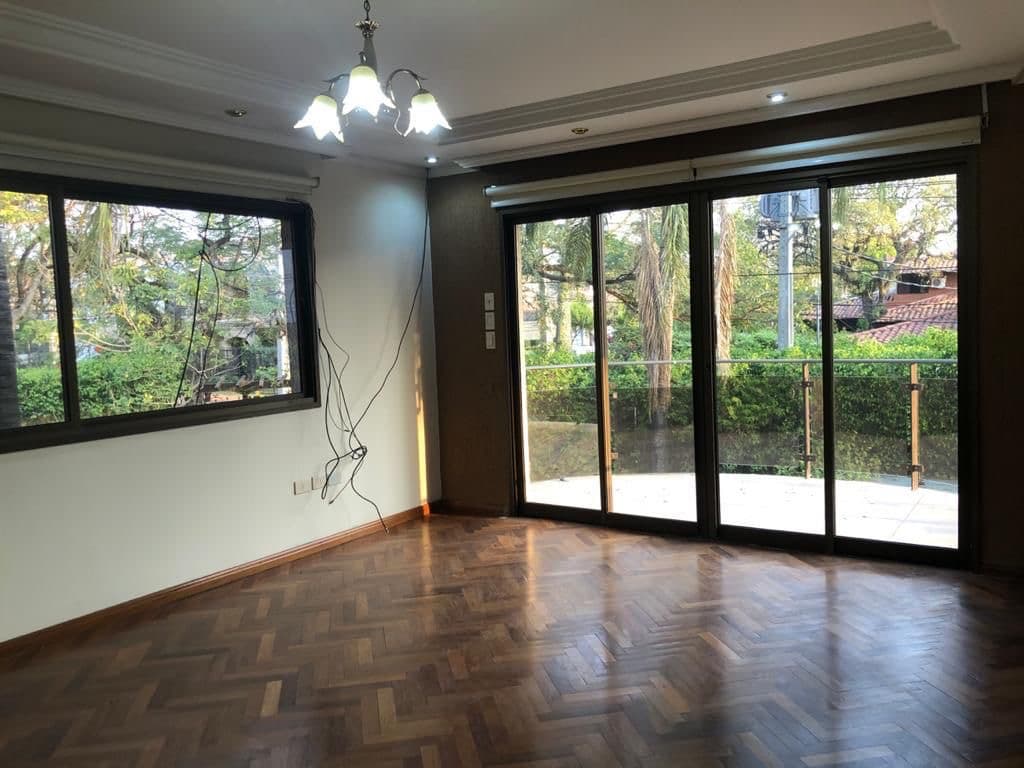 En alquiler - residencia de 6 dormitorios - barrio los laureles, foto 3