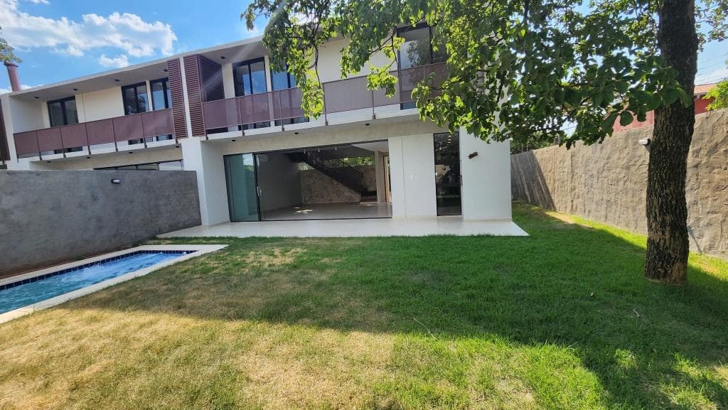 Dúplex En Alquiler, Zona Luque – Conmebol – Barrio America