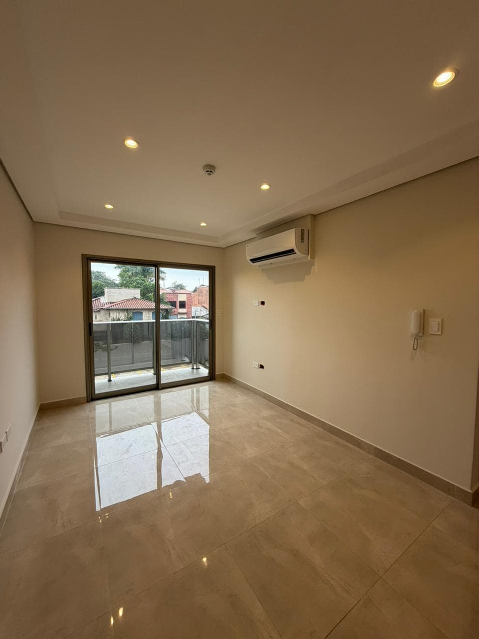 Departamento de un dormitorio en alquiler en Luque, foto 3