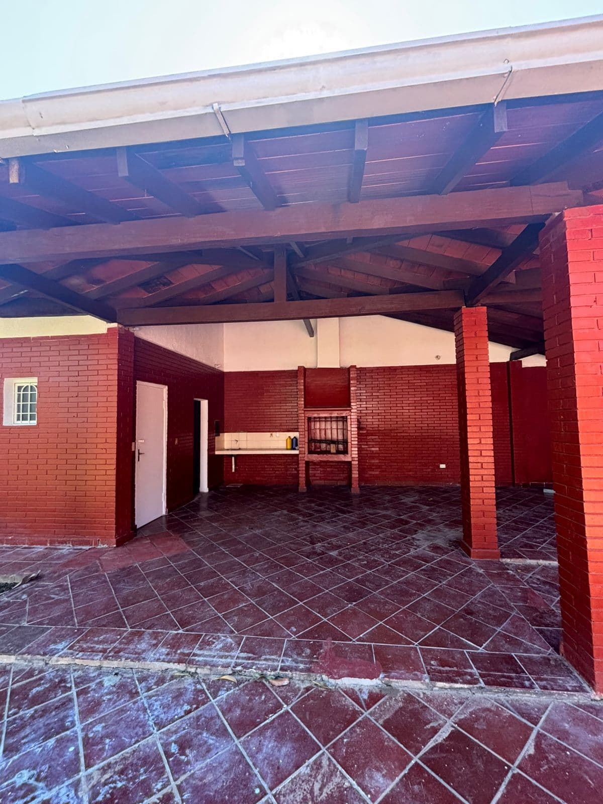 Amplia casa sobre la avda brasilia, foto 2