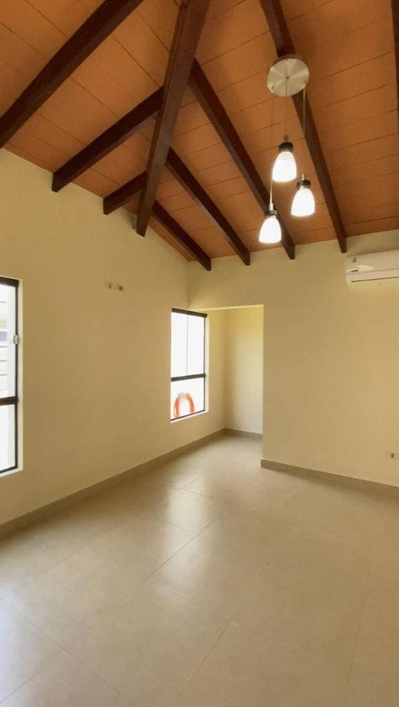 Amplia casa en Fernando de la Mora zona sur — foto 2