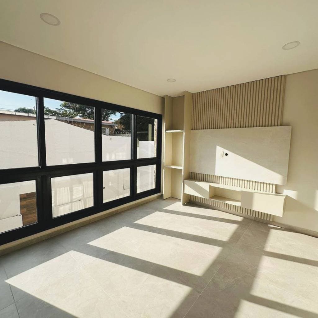 Residencia a estrenar de 3 niveles, foto 2