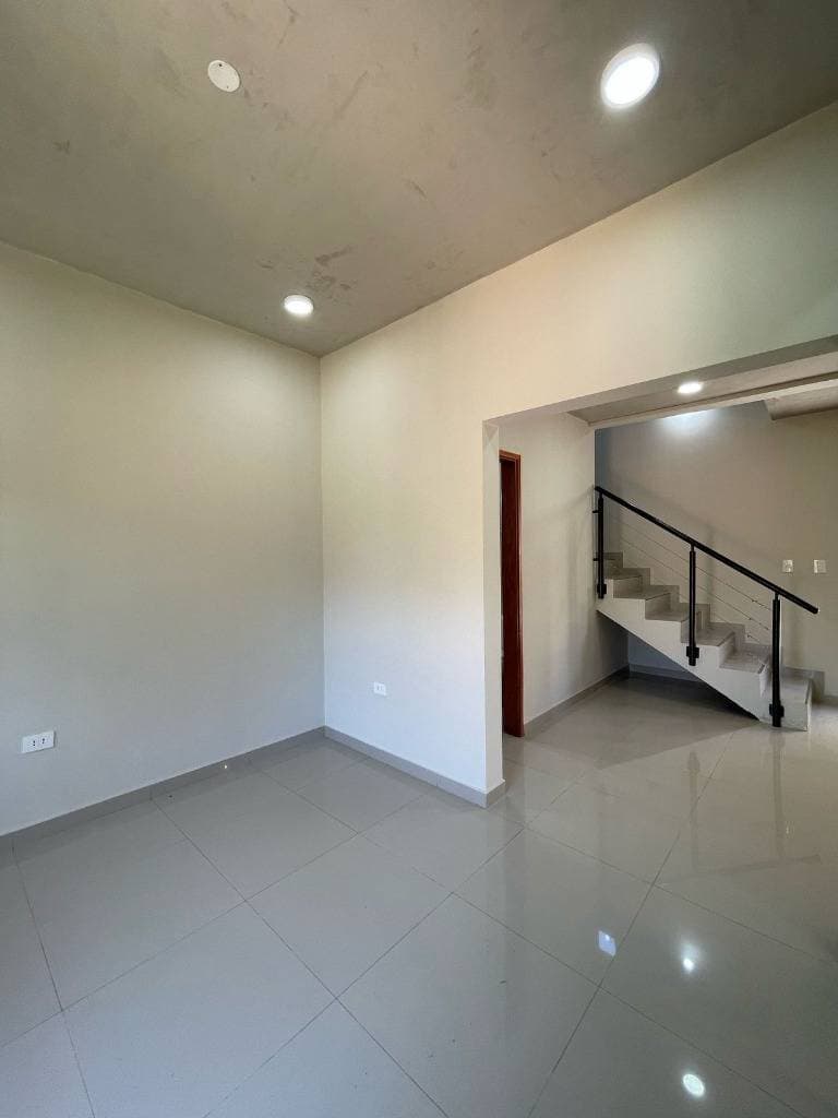 En venta amplio duplex a estrenar zona ruta Luque sanber, foto 3