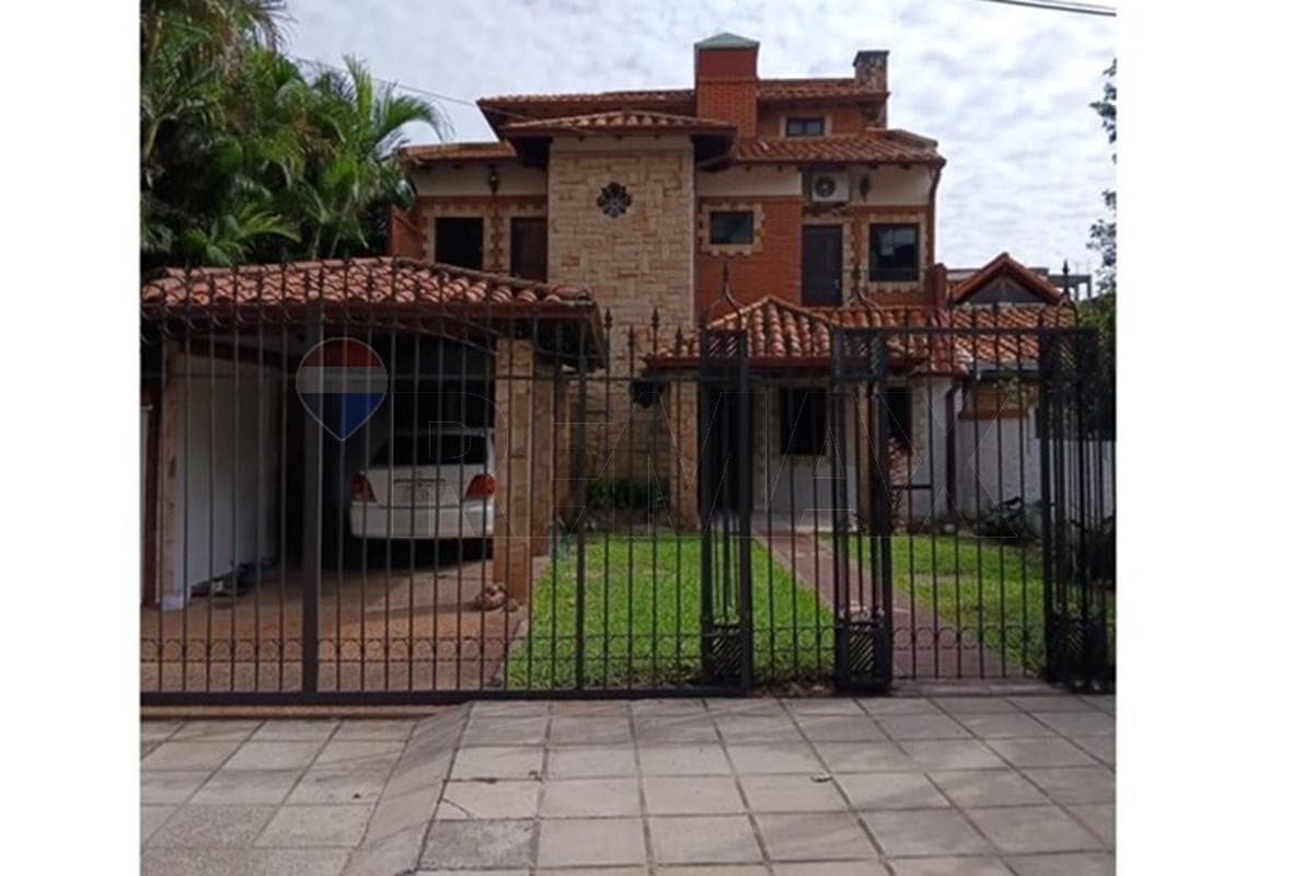 Casa Comercial en Alquiler| Villa Morra