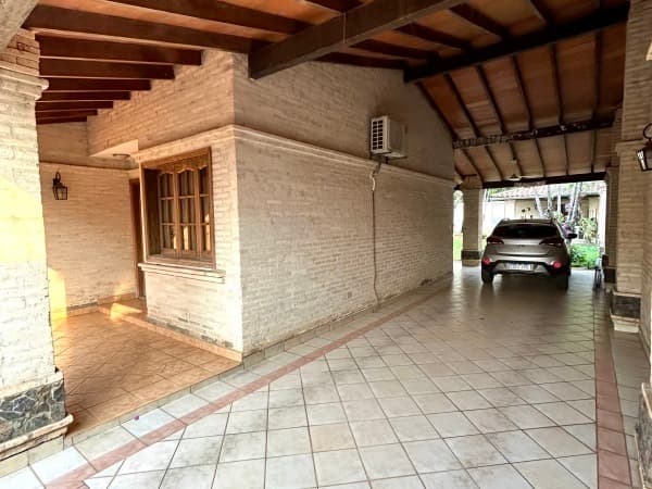 Amplia Casa de 2 Plantas en Lambaré – 400 m² Construidos, foto 2
