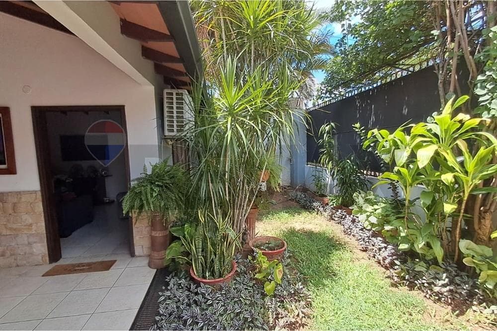 Residencia en lambare zona canal 13, foto 1