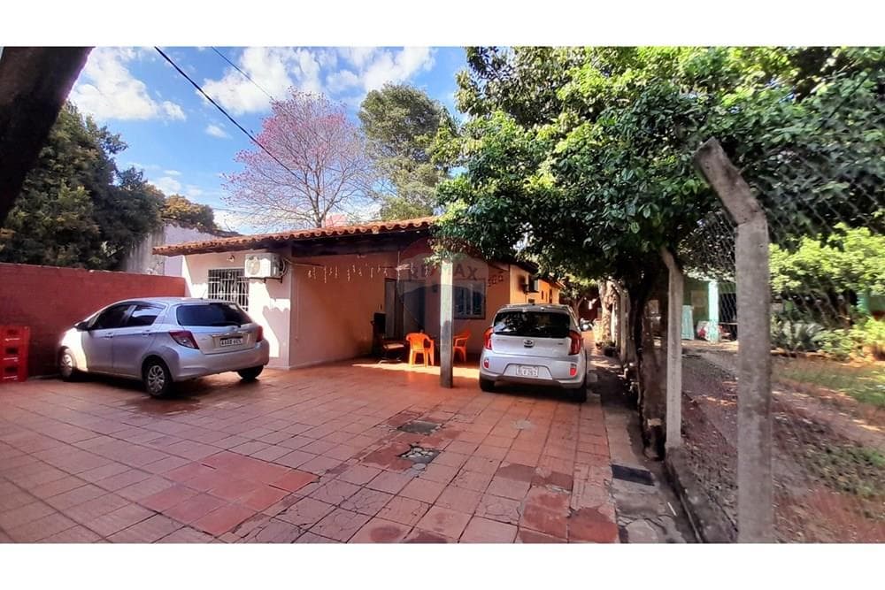 Amplia casa en Venta