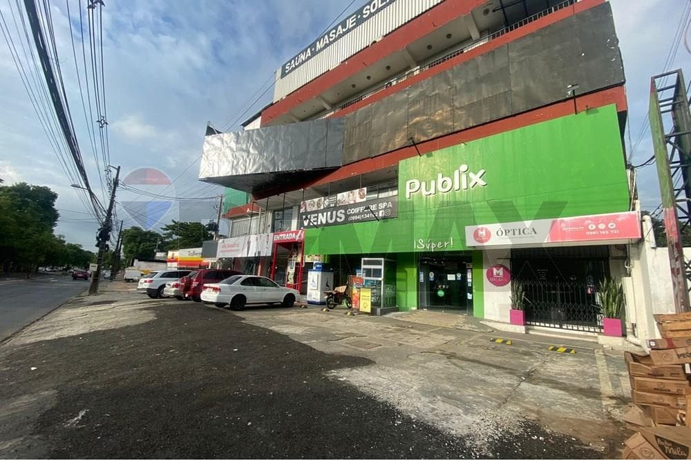 EN ALQUILER! Amplio salón comercial sobre la Avda. Defensores del Chaco, foto 2